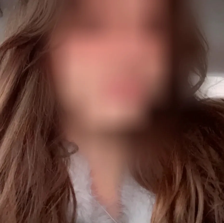 Dina, 23