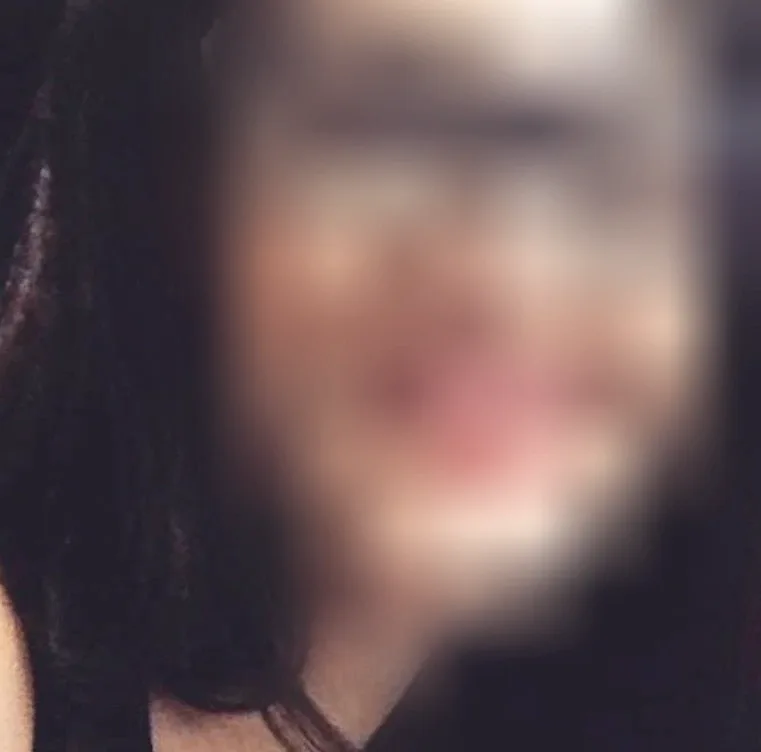 Ffion, 25