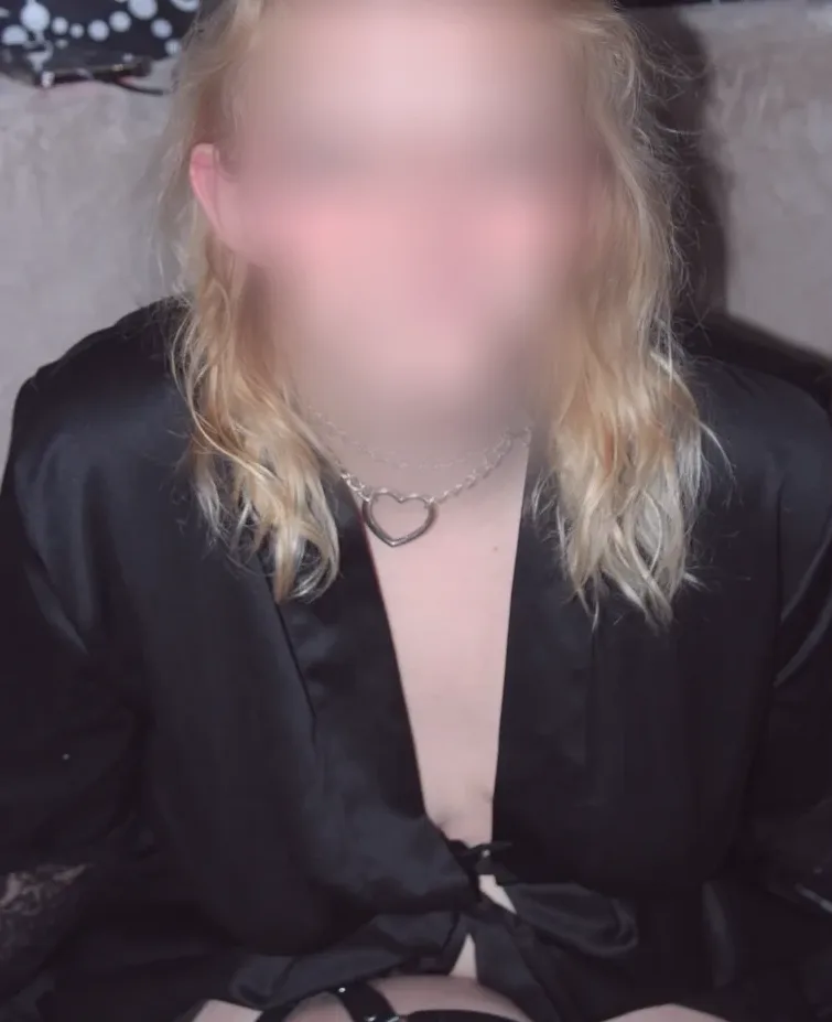 Zara, 24
